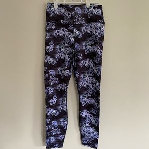 NWT Fabletics 7/8 length high waisted powerhold leggings in floral print.